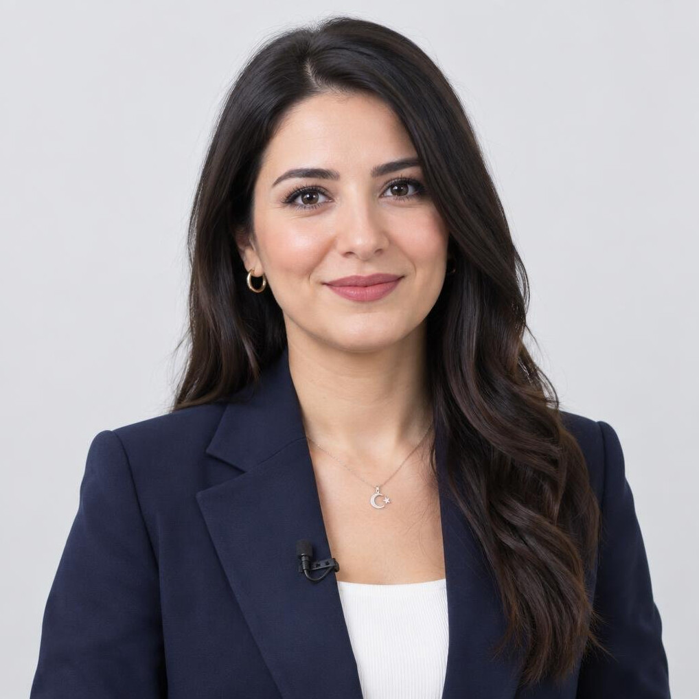 Portrait of a Turkish female economy reporter